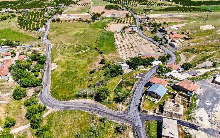 Malatya’da depremde bozulan yollar yenileniyor Malatya’da depremde bozulan yollar yenileniyor