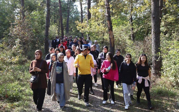 Düzce yürüyor, yüzler gülüyor Düzce yürüyor, yüzler gülüyor