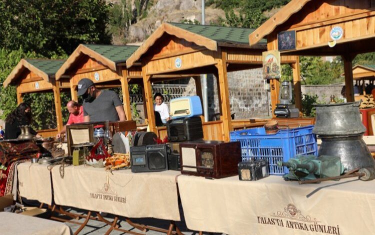 Kayseri Talas’ta Antika Pazarı’na yoğun ilgi Kayseri Talas’ta Antika Pazarı’na yoğun ilgi