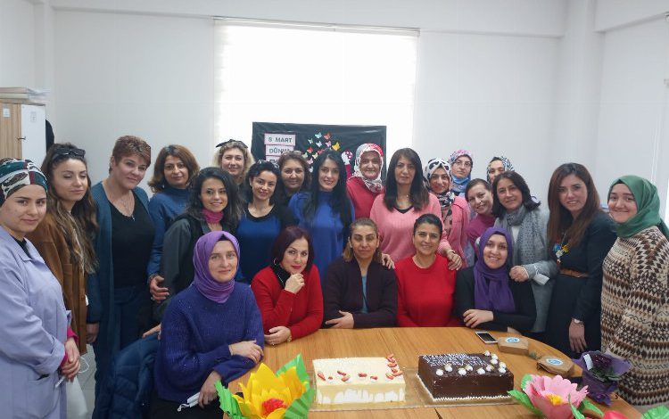 Kadın Öğretmenler; “Daha yaşanabilir bir dünya diliyoruz”