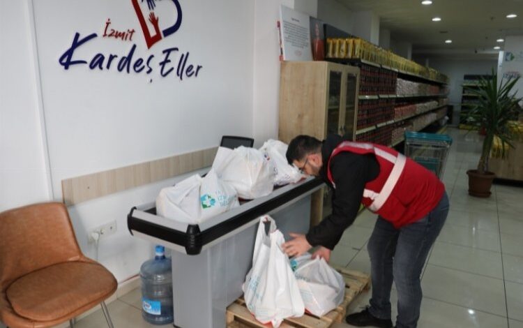 İzmit’te Gıda Bankası ve Aşevi’nde bağışlara devam İzmit’te Gıda Bankası ve Aşevi’nde bağışlara devam