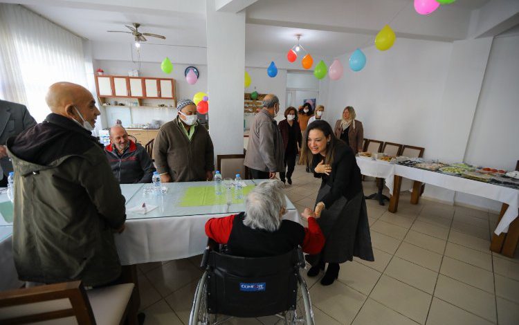 İzmir Efes Selçuk’ta huzurevi ziyareti