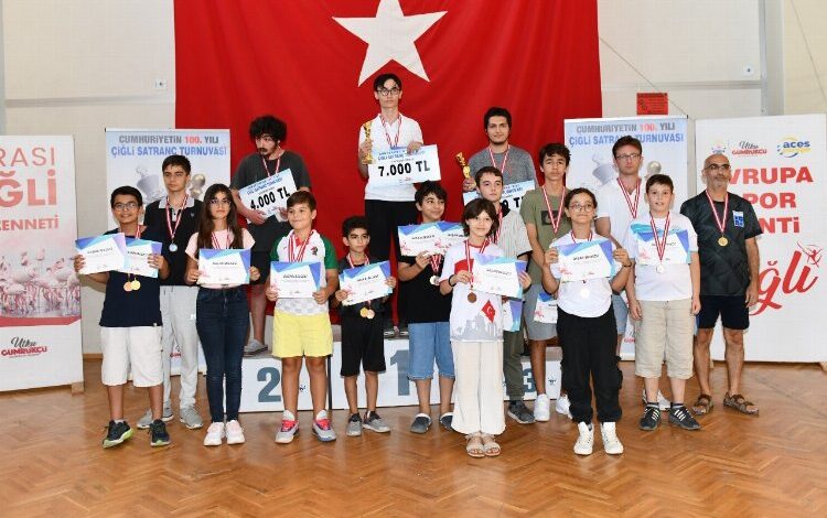 Çiğli’de Satranç Turnuvasında ödüller sahiplerini buldu