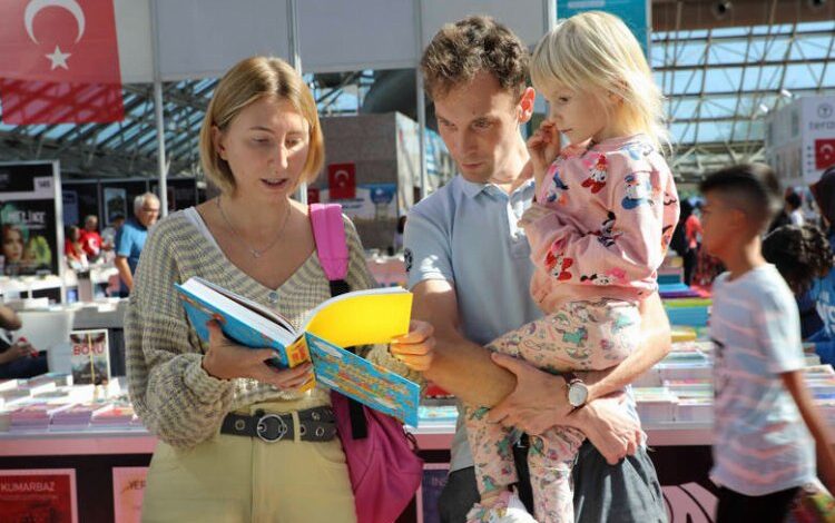 Kitap fuarına büyük ilgi Kitap fuarına büyük ilgi