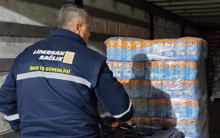 Gaziantep Büyükşehir’in insani yardım tırı Ukrayna için yola çıktı Gaziantep Büyükşehir’in insani yardım tırı Ukrayna için yola çıktı