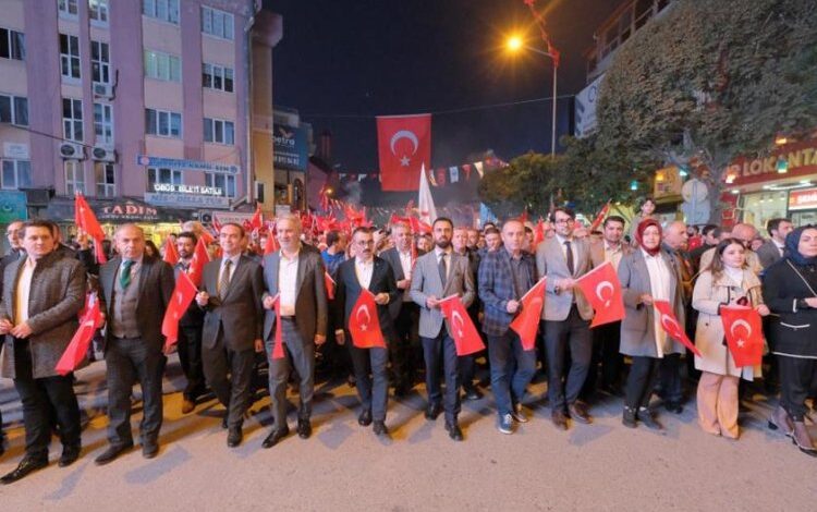 Bursa İnegöl’de coşku dolu Cumhuriyet korteji