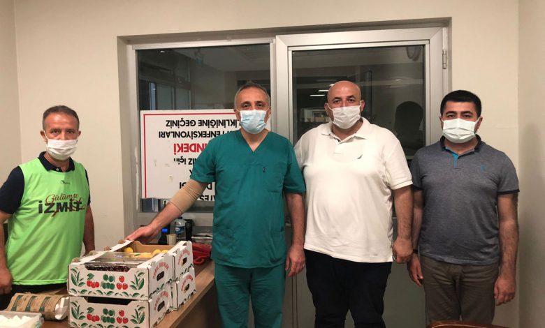 Kocaeli İzmit’te sağlık çalışanları unutulmadı Kocaeli İzmit’te sağlık çalışanları unutulmadı