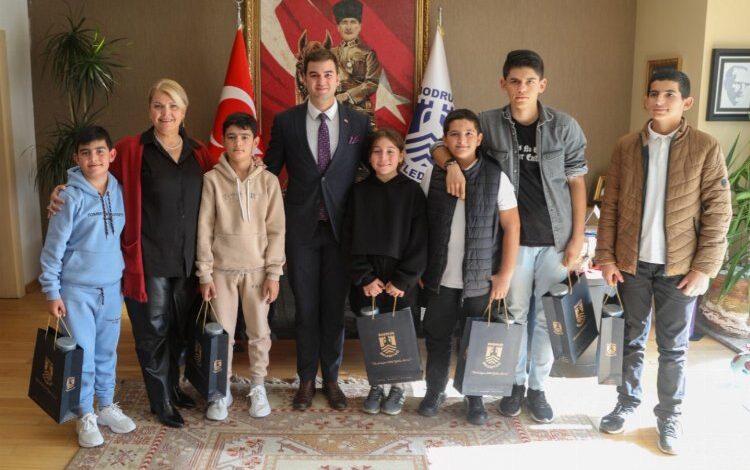 Bodrum Çocuk Meclisi’nden Başkan’a ziyaret Bodrum Çocuk Meclisi’nden Başkan’a ziyaret