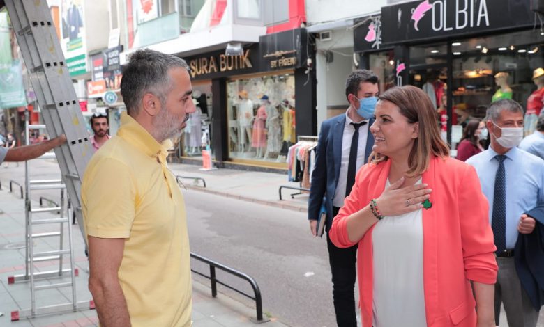 Başkan Hürriyet esnafla bayramlaştı