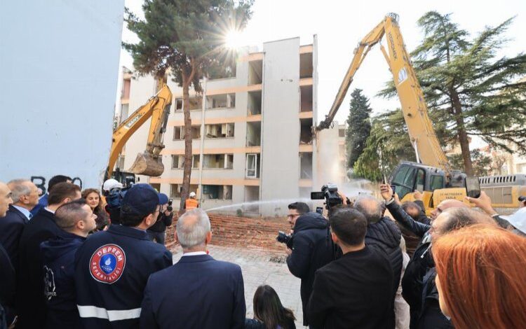 İstanbul’da yıkımlar devam ediyor