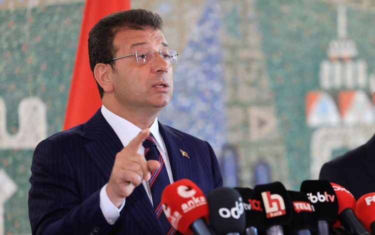 İmamoğlu davası 14 Aralık’a ertelendi… Davutoğlu’ndan ‘moral’ ziyareti İmamoğlu davası 14 Aralık’a ertelendi… Davutoğlu’ndan ‘moral’ ziyareti