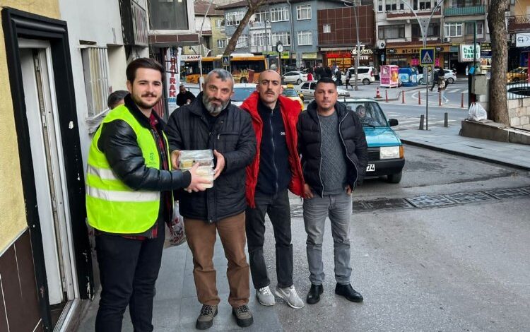 Kocaeli’den taksicilere sıcak iftarlık