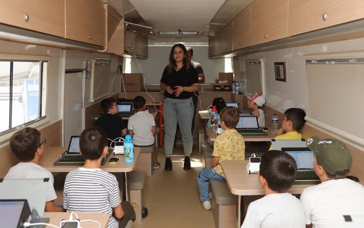 Bandırma’da çocukların yüzü bu atölyelerde gülüyor