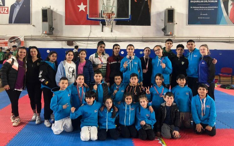 Manisalı karateciler 18 madalya kazandı Manisalı karateciler 18 madalya kazandı