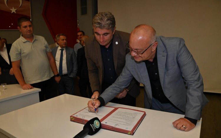 Manisa Kula’ya Büyükşehir’den ‘kilit parke’ desteği Manisa Kula’ya Büyükşehir’den ‘kilit parke’ desteği