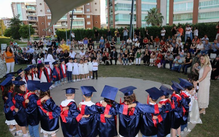 Manisa’da minik öğrencilerin kep heyecanı Manisa’da minik öğrencilerin kep heyecanı