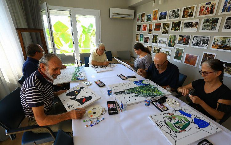 100 Yaş Evleri yeni dostlukların kurulduğu yer haline geldi 100 Yaş Evleri yeni dostlukların kurulduğu yer haline geldi