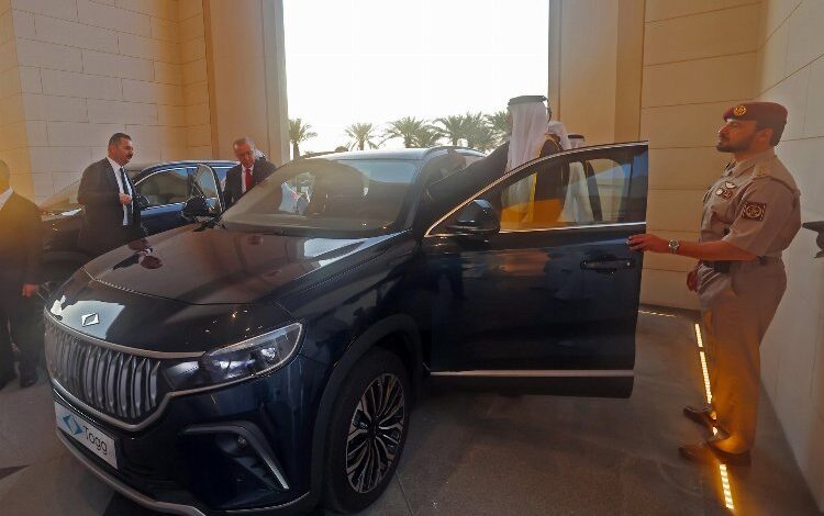 Katar Emiri Al Sani’ye ‘Gemlik mavisi’ Togg Katar Emiri Al Sani’ye ‘Gemlik mavisi’ Togg