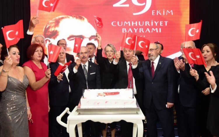 BUMİAD’ın ‘Cumhuriyet ve Eğitim Ödülleri’ sahiplerini buldu