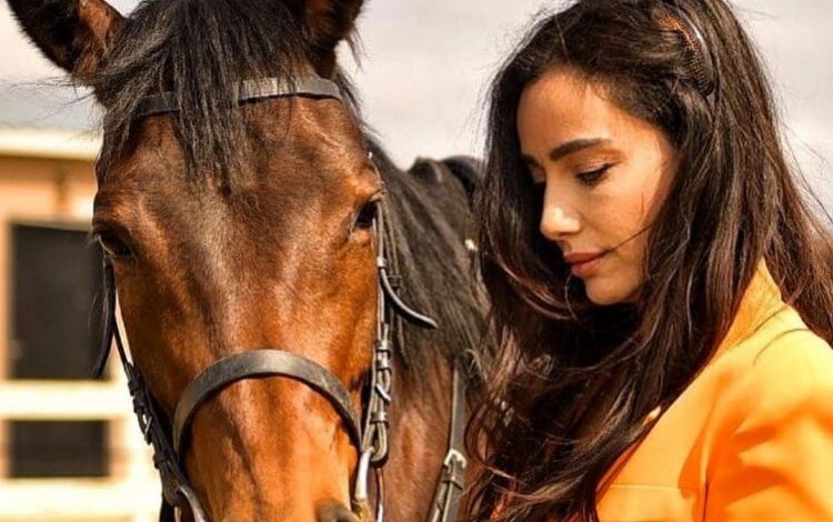 Öykü Gürman hayvanseverliğiyle gönülleri fethetti Öykü Gürman hayvanseverliğiyle gönülleri fethetti