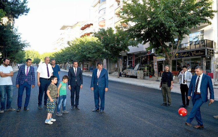 İpek Caddesi ışıl ışıl parlıyor