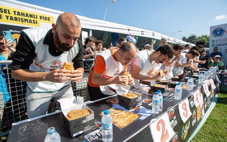 8 tahanlı pide yedi, 10 altın kazandı 8 tahanlı pide yedi, 10 altın kazandı