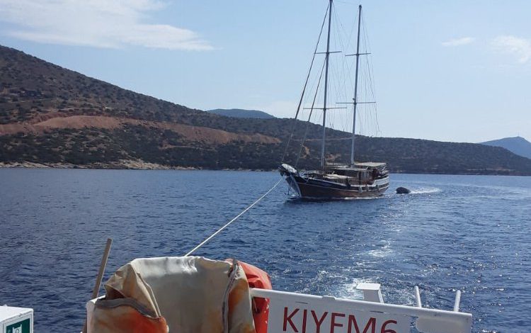 Muğla Bodrum’da arıza yapan tekne KEGM ekiplerince kurtarıldı