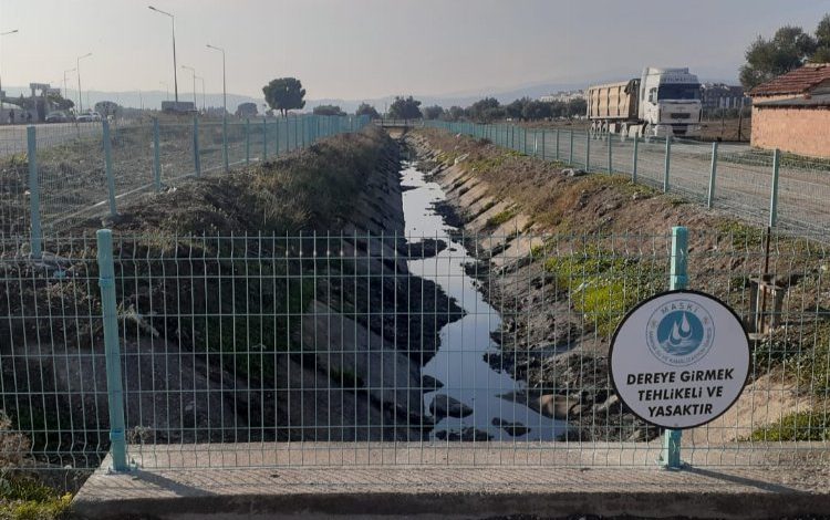 Manisa’da dere yatağı güvenli hale geldi Manisa’da dere yatağı güvenli hale geldi