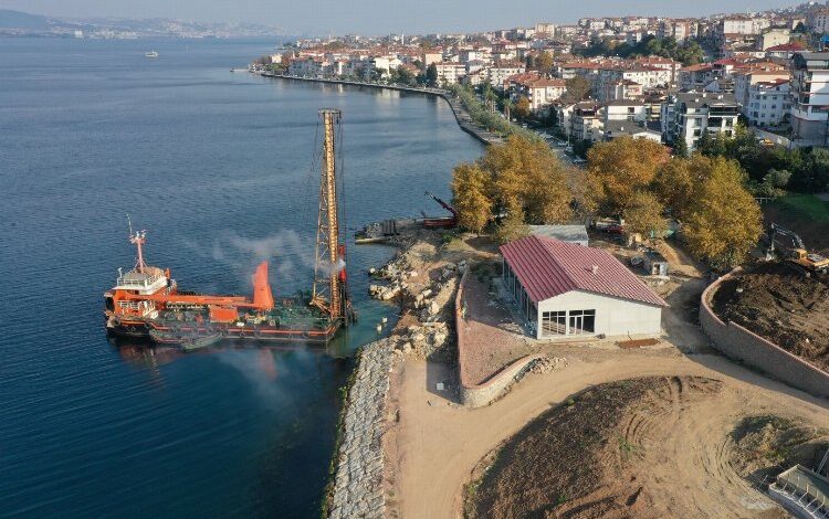 Kocaeli Değirmendere’de çekek yeri için kazıklar çakılıyor Kocaeli Değirmendere’de çekek yeri için kazıklar çakılıyor