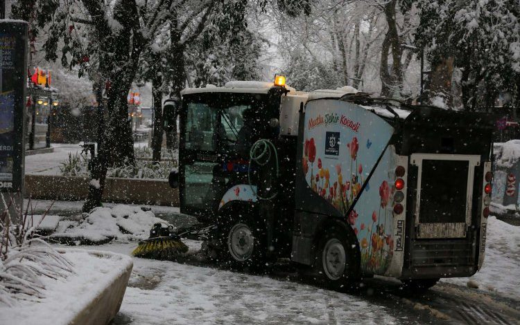Kocaeli’nde kar mesaisi devam ediyor Kocaeli’nde kar mesaisi devam ediyor