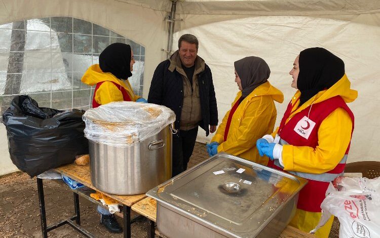 Manisa’nın afet bölgesine desteği sürüyor