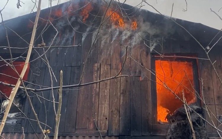 Düzce’de yangın: Ahşap ev kullanılamaz hale geldi Düzce’de yangın: Ahşap ev kullanılamaz hale geldi