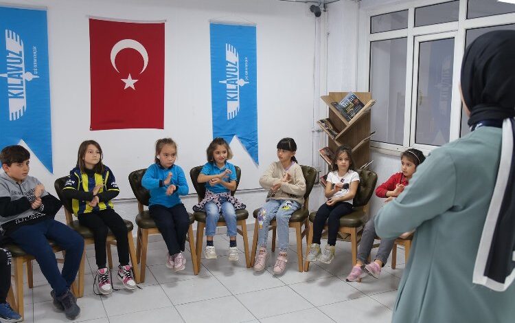 Kocaeli Büyükşehir’den işaret dili atölyesi Kocaeli Büyükşehir’den işaret dili atölyesi