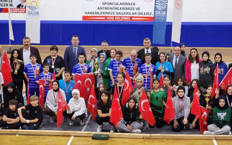 Gölcük 100. yıl coşkusunu sporla yaşıyor Gölcük 100. yıl coşkusunu sporla yaşıyor