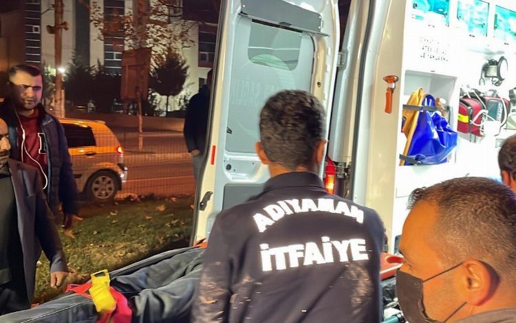 Adıyaman’da kontrolünü kaybeden araç refüje çıktı: 4 yaralı