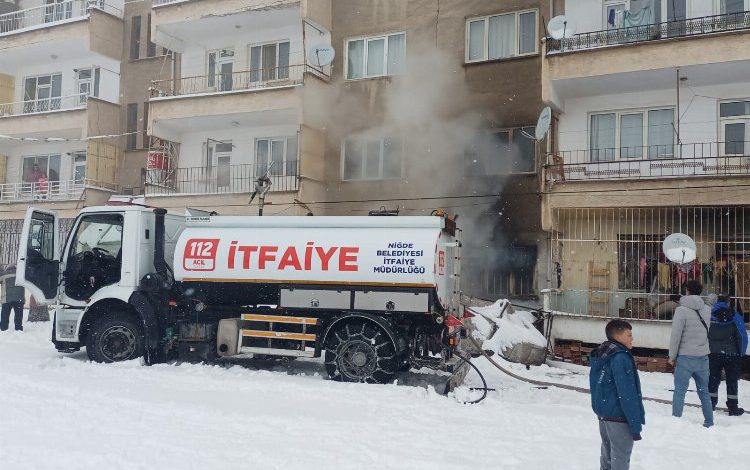 Niğde’de apartmanda yangın: 7 kişi etkilendi
