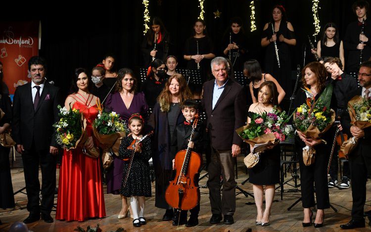 İzmir Narlıdereli çocuklardan müzik ziyafeti