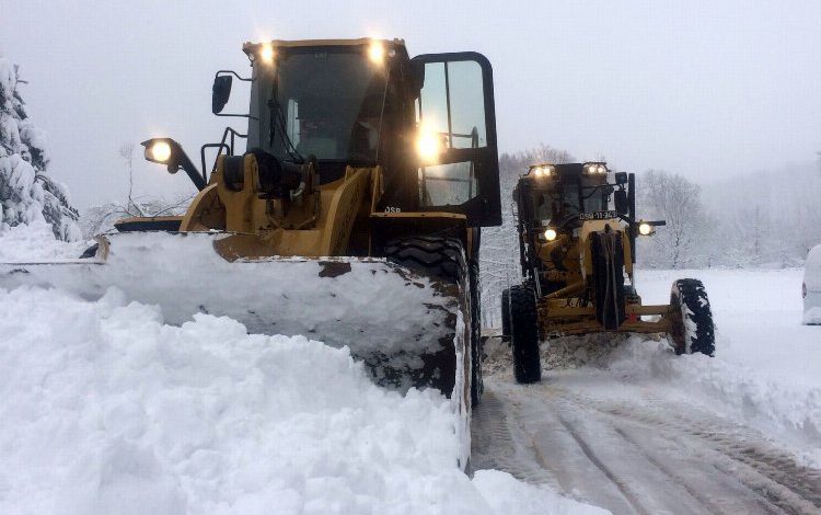 Bursa Uludağ yamaçlarında karla mücadele Bursa Uludağ yamaçlarında karla mücadele