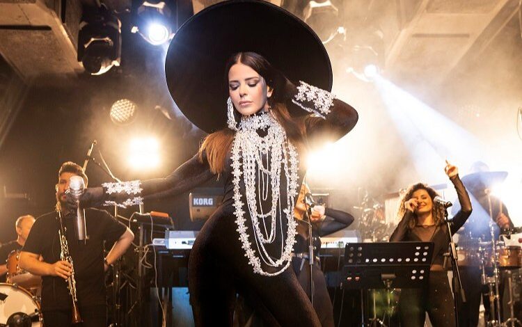 Simge ilk defa söyledi Simge ilk defa söyledi