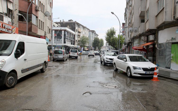 Sakarya’da Çeşme Meydanı Caddesi asfalta kavuşacak