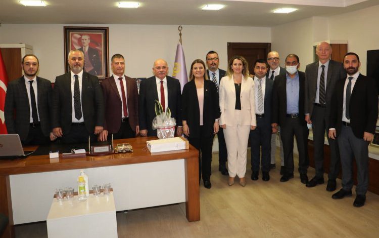 Kocaeli İzmit Belediye Başkanı Hürriyet’ten, KESOB’a ziyaret Kocaeli İzmit Belediye Başkanı Hürriyet’ten, KESOB’a ziyaret