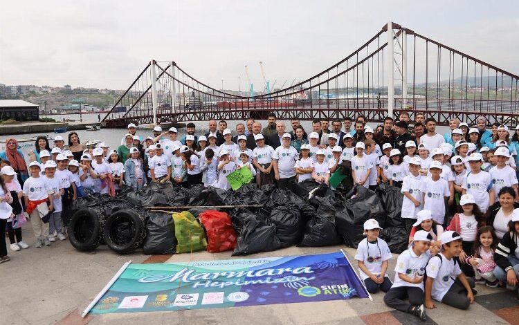 Bandırma’da derinlemesine kıyı temizliği… 1 saatte 780 kilogram atık çıktı