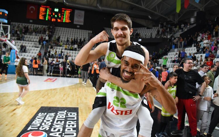 Potanın Tarzanları’ndan muhteşem galibiyet Potanın Tarzanları’ndan muhteşem galibiyet