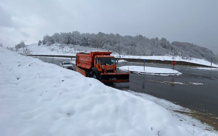 Düzce-Zonguldak yolunda yoğun kar yağışı