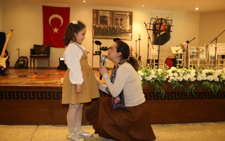 İzmir Efes Selçuklu çocuklardan ilham veren kente beste