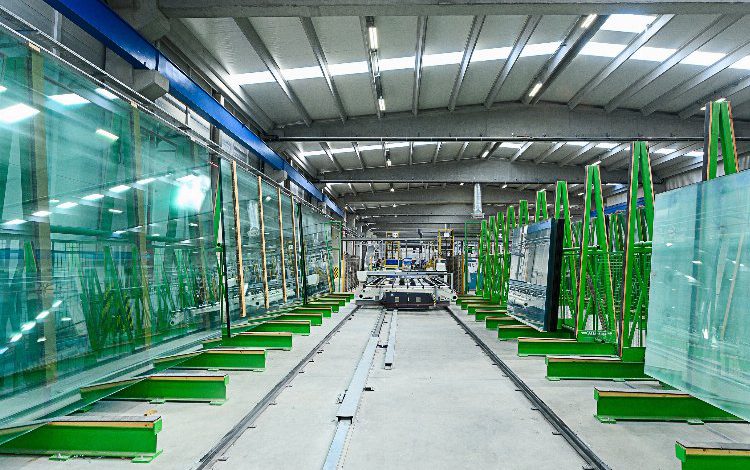 Her üç saniyede bir cam üretiliyor