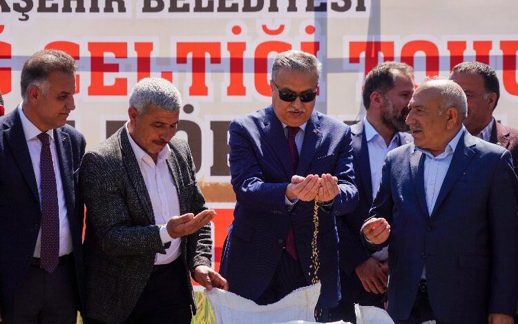 Diyarbakır’da üreticiye çeltik tohumu desteği Diyarbakır’da üreticiye çeltik tohumu desteği