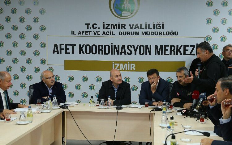 İzmir depreminde panik 64 kişiyi etkiledi! İzmir depreminde panik 64 kişiyi etkiledi!