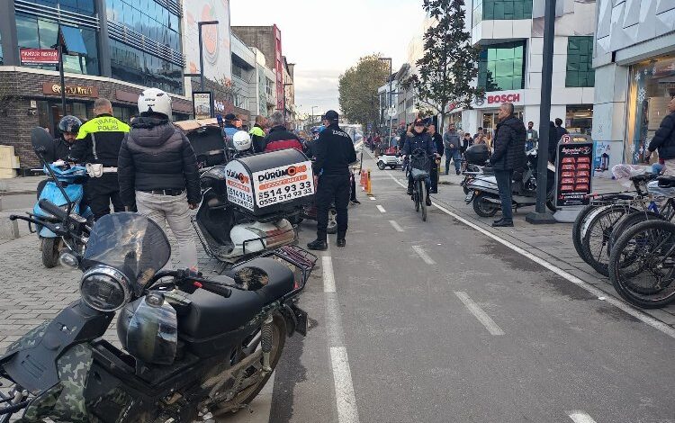 Düzce’de trafiğe kapalı yolda motosiklet denetimi Düzce’de trafiğe kapalı yolda motosiklet denetimi