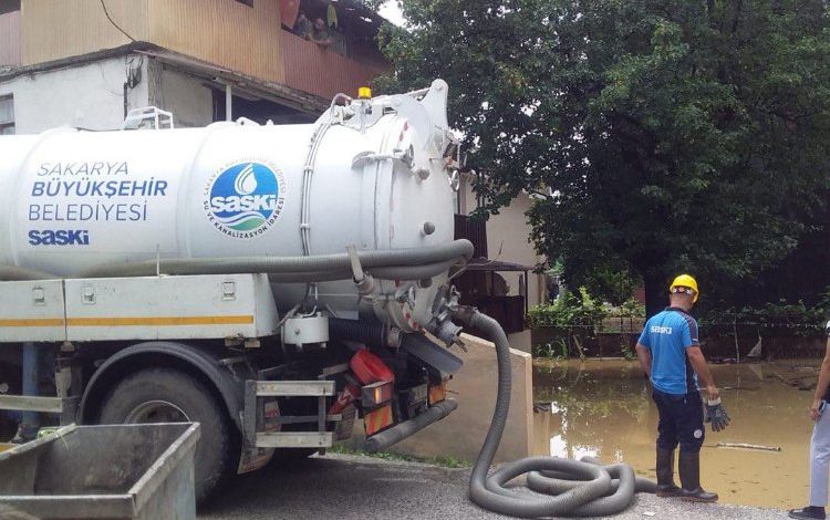 Sakarya’dan Düzce’ye vidanjör desteği